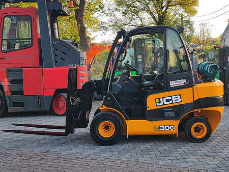 Chariots élévateurs GPL 2016  JCB TLT30G (4)