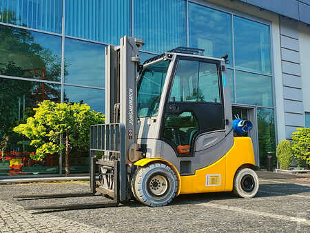 Wózki gazowe 2017  Jungheinrich TFG 430s (1)