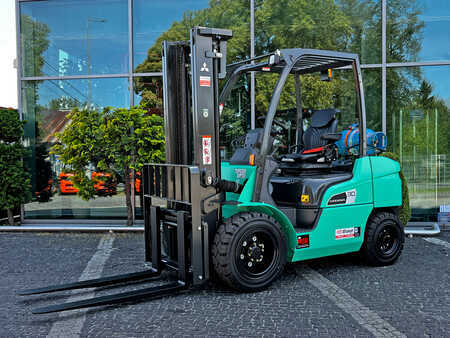 Empilhador a gás 2025  Mitsubishi FG30N (1)