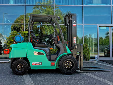 Empilhador a gás 2025  Mitsubishi FG30N (2)
