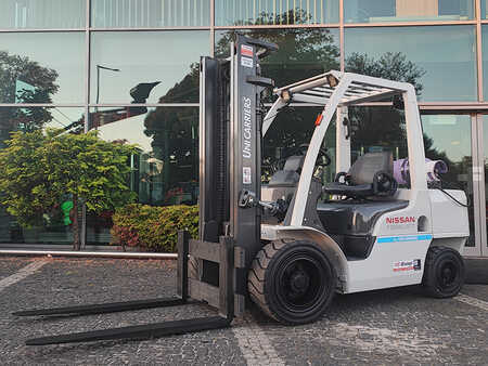 Treibgasstapler 2014  Nissan UniCarriers UG1F2A35DU (1)