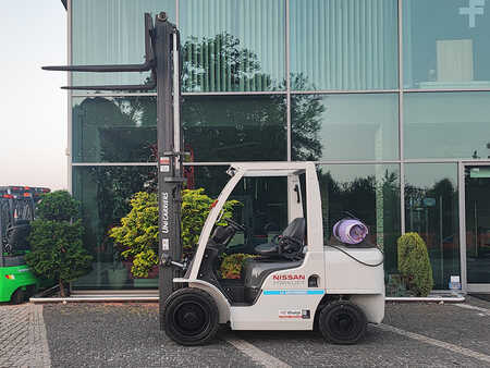 Treibgasstapler 2014  Nissan UniCarriers UG1F2A35DU (6)