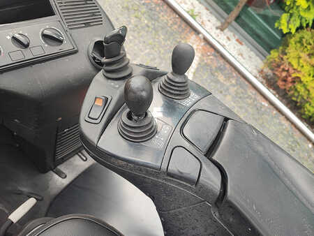 Nestekaasutrukki 2020  Linde H14T-01 (11)