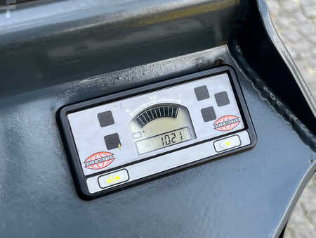 VZV pro práci v úzk.uličkách-retrakt 2016  Aisle Master 15NE (11)