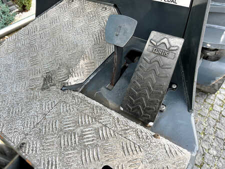 VZV pro práci v úzk.uličkách-retrakt 2016  Aisle Master 15NE (15)