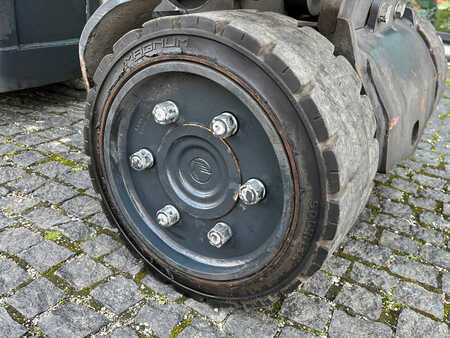 VZV pro práci v úzk.uličkách-retrakt 2016  Aisle Master 15NE (16)