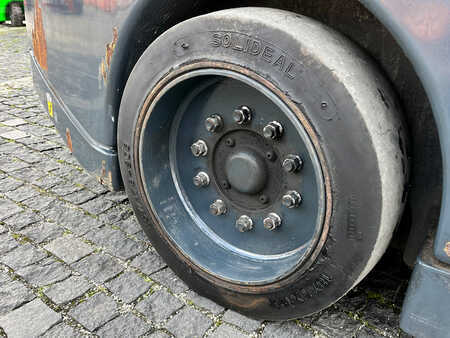 VZV pro práci v úzk.uličkách-retrakt 2016  Aisle Master 15NE (17)