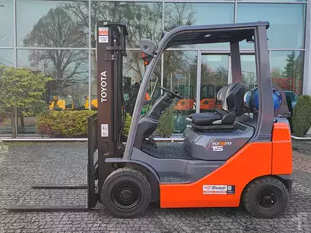 Gas truck 2016  Toyota 02-8FGF15 (2)