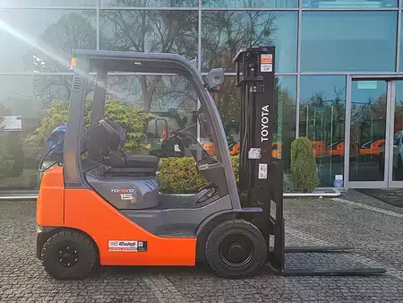 Gas truck 2016  Toyota 02-8FGF15 (3)