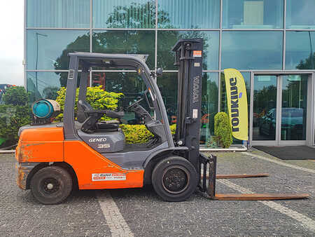 Carretilla elevadora GLP 2010  Toyota 02-8FGJF35 (3)