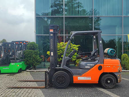 Carretilla elevadora GLP 2010  Toyota 02-8FGJF35 (2)