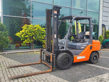 Carretilla elevadora GLP 2010  Toyota 02-8FGJF35 (1)