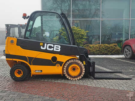 Diesel truck 2013  JCB TLT25D (2)