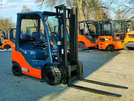 Gas gaffeltruck 2016  Toyota 02-8FGF18 (1)