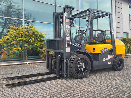 Carrelli elevatori GPL 2025  LiuGong CPCD35-EQ1 (1)