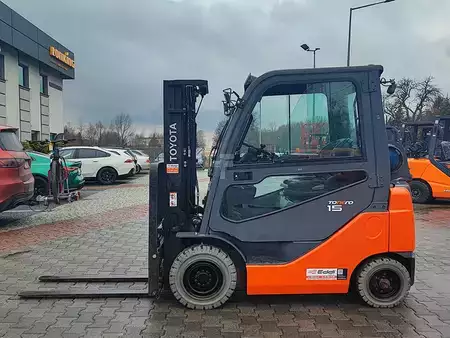 Gázüzemű targoncák 2016  Toyota 02-8FGF15 (2)