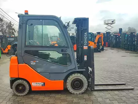 Gázüzemű targoncák 2016  Toyota 02-8FGF15 (3)