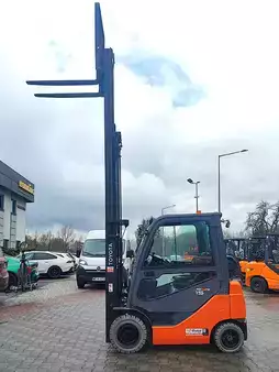 Gázüzemű targoncák 2016  Toyota 02-8FGF15 (6)