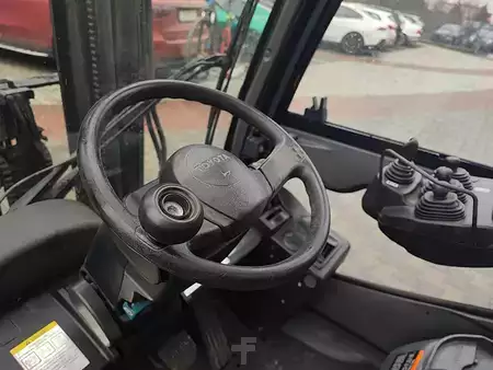 Gázüzemű targoncák 2016  Toyota 02-8FGF15 (7)