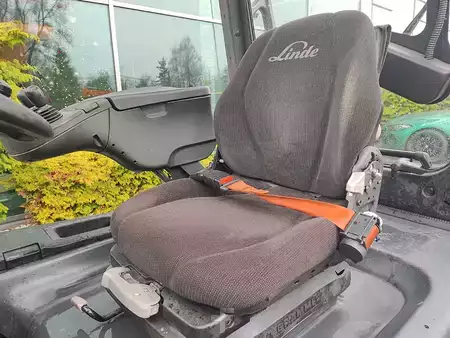 Elektryczne 4-kołowe 2017  Linde E30L-01 (10)