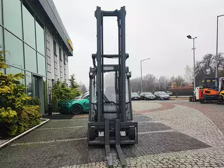 Elektryczne 4-kołowe 2017  Linde E30L-01 (3)
