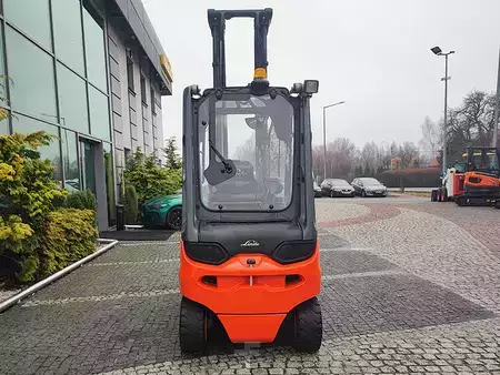 Elektryczne 4-kołowe 2017  Linde E30L-01 (4)