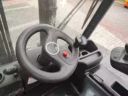 Elektryczne 4-kołowe 2017  Linde E30L-01 (8)