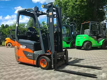Elektryczne 3-kołowe 2019  Linde E16C (1)