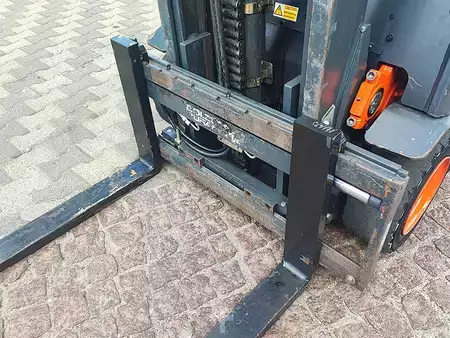Elektryczne 3-kołowe 2019  Linde E16C (11)