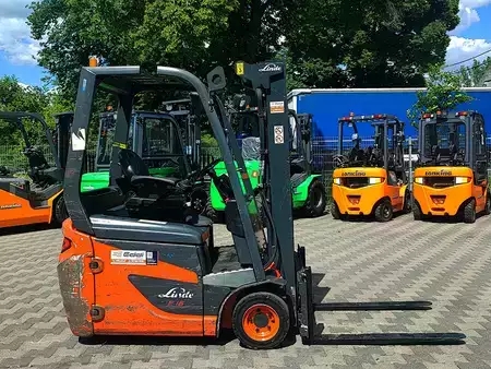 Elektryczne 3-kołowe 2019  Linde E16C (2)