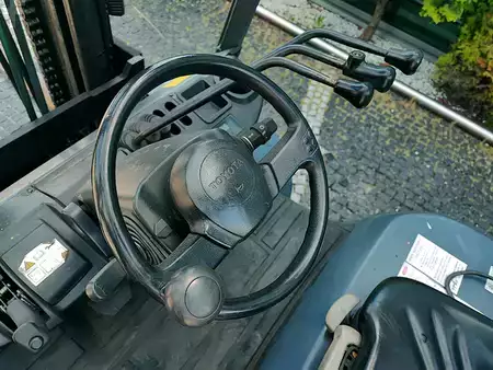 Dieseltrukki 2017  Toyota 40-8FD45N (8)