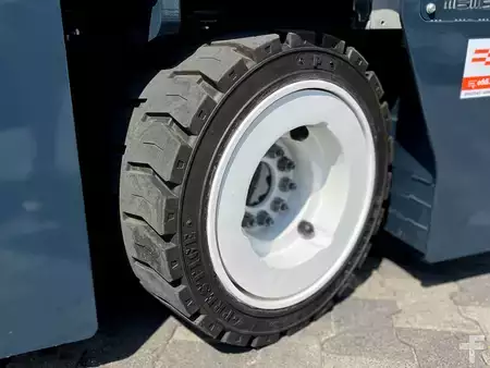 Empilhador Quatro caminhos 2021  Combilift C 3000 (12)