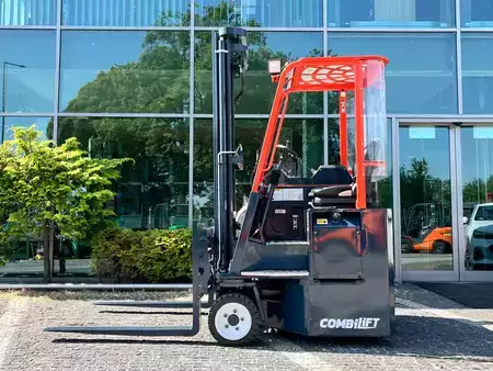 Empilhador Quatro caminhos 2021  Combilift C 3000 (2)