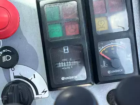 Empilhador Quatro caminhos 2021  Combilift C 3000 (9)