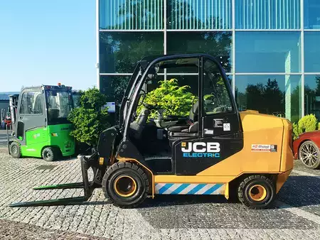 Ładowarki teleskopowe 2020  JCB 30-19E electric TLT (3)
