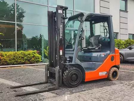 Gas gaffeltruck 2016  Toyota 02-8FGF18 (1)