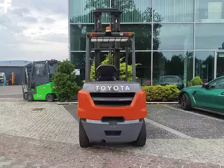 Diesel truck 2017  Toyota 40-8FD45N (5)