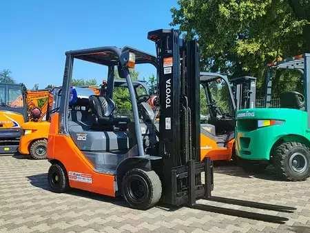 LPG VZV 2015  Toyota 8FGKF20 (1)