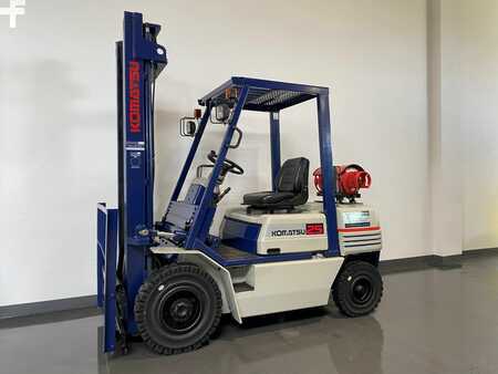 Chariots élévateurs GPL 1994  Komatsu FG25T-11E (1)
