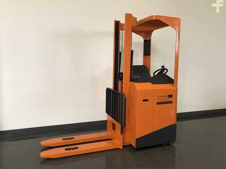 Stacker com assento 2001  Samag ELF01 (1)