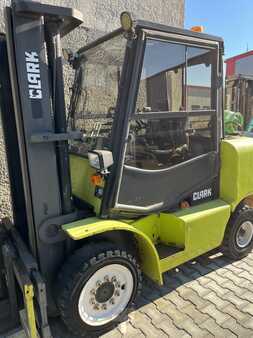 Gas truck 2003  Clark CGP 45 (1)