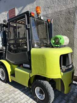 Gas truck 2003  Clark CGP 45 (2)