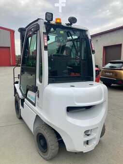 Empilhador diesel 2017  Unicarriers DX25 (2)