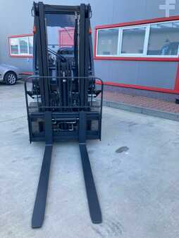 Empilhador diesel 2017  Unicarriers DX25 (4)