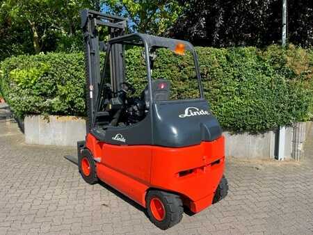 Carrelli elettrici 4 ruote 2001  Linde E30/600 Batterie 2019 (3)