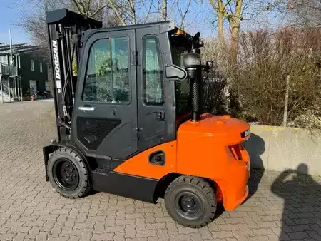 Carretilla elevadora diésel 2020  Doosan D35C-7 (2)