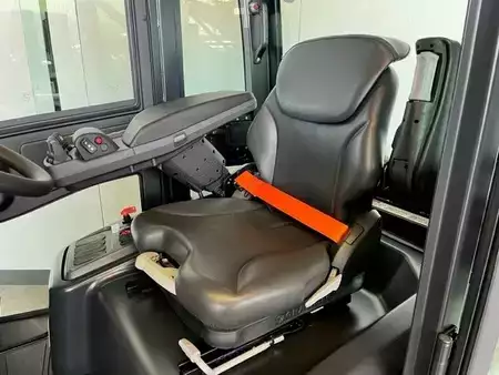 Dízel targoncák 2025  Bobcat D30S-9 (3)