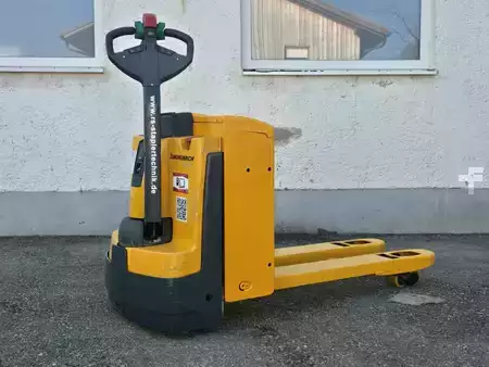 Niederhubwagen 2011  Jungheinrich EJE120 (1)