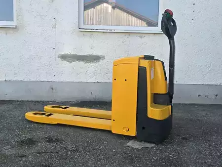 Niederhubwagen 2011  Jungheinrich EJE120 (3)