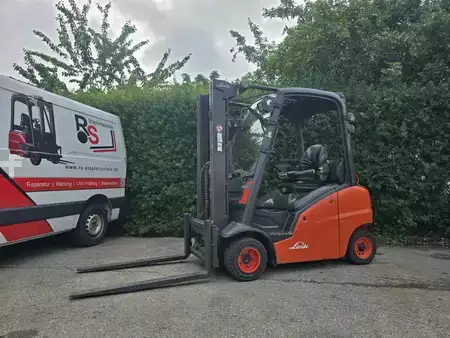 Treibgasstapler 2012  Linde H20T-01 (1)